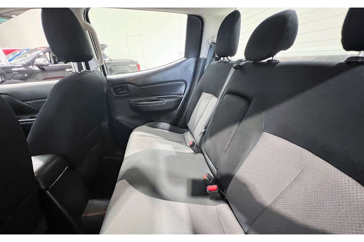 2022 Mitsubishi Triton GLX MR 4X4