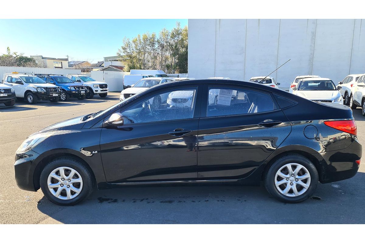 2013 Hyundai Accent Active RB