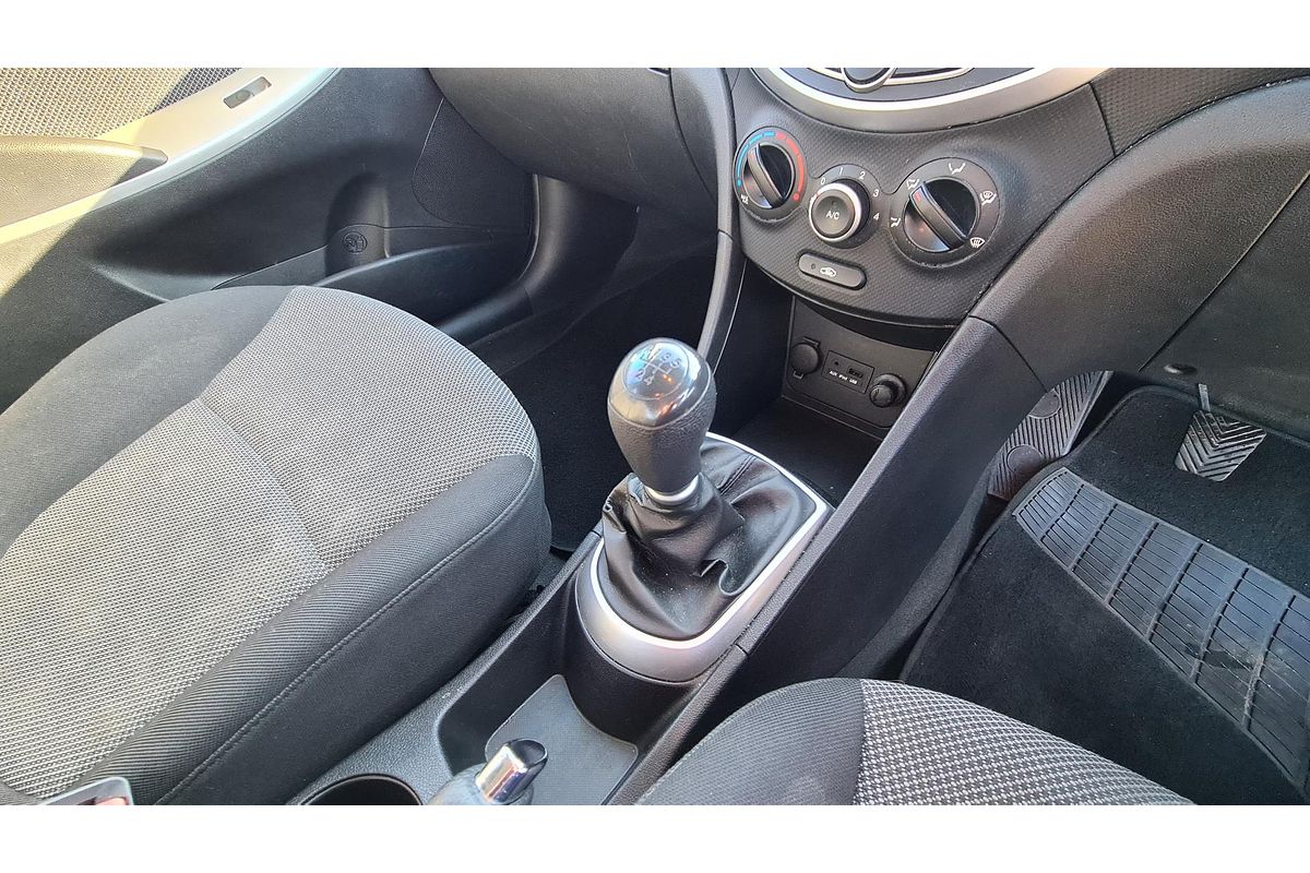 2013 Hyundai Accent Active RB