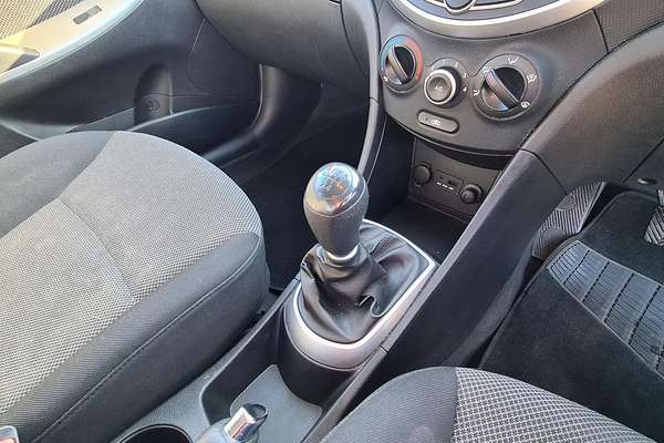 2013 Hyundai Accent Active RB