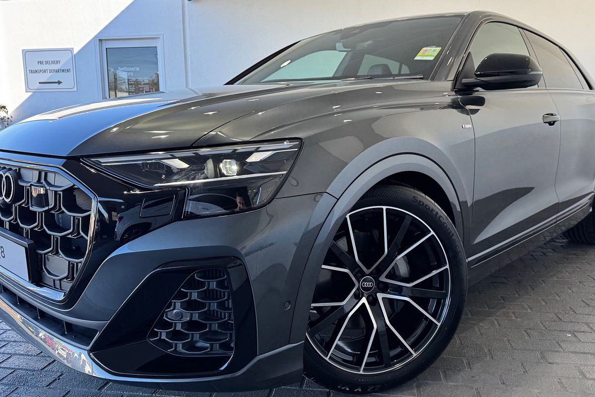 2025 Audi Q8 55 TFSI S line F1