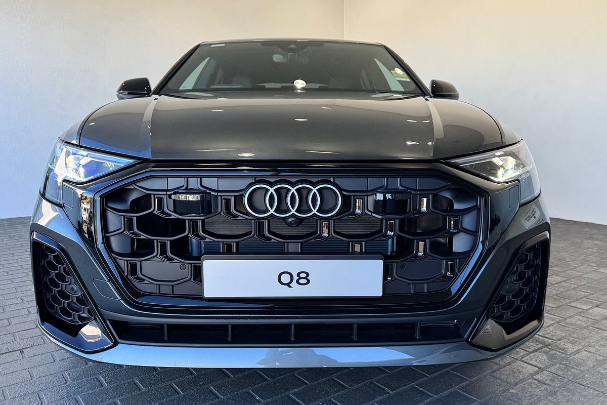 2025 Audi Q8 55 TFSI S line F1