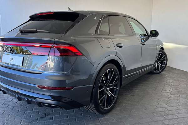 2025 Audi Q8 55 TFSI S line F1