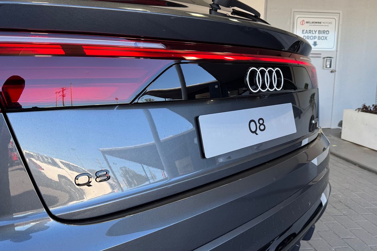 2025 Audi Q8 55 TFSI S line F1