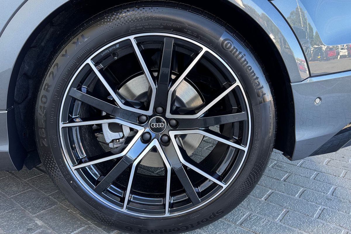 2025 Audi Q8 55 TFSI S line F1