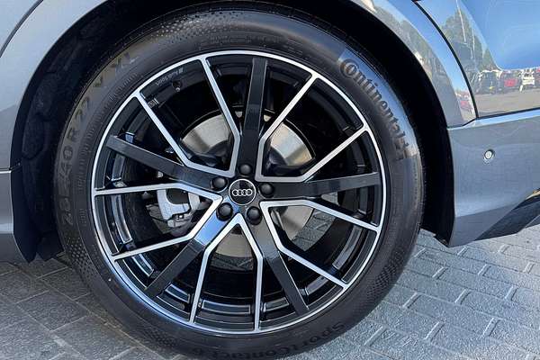 2025 Audi Q8 55 TFSI S line F1