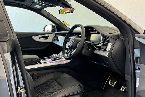 2025 Audi Q8 55 TFSI S line F1