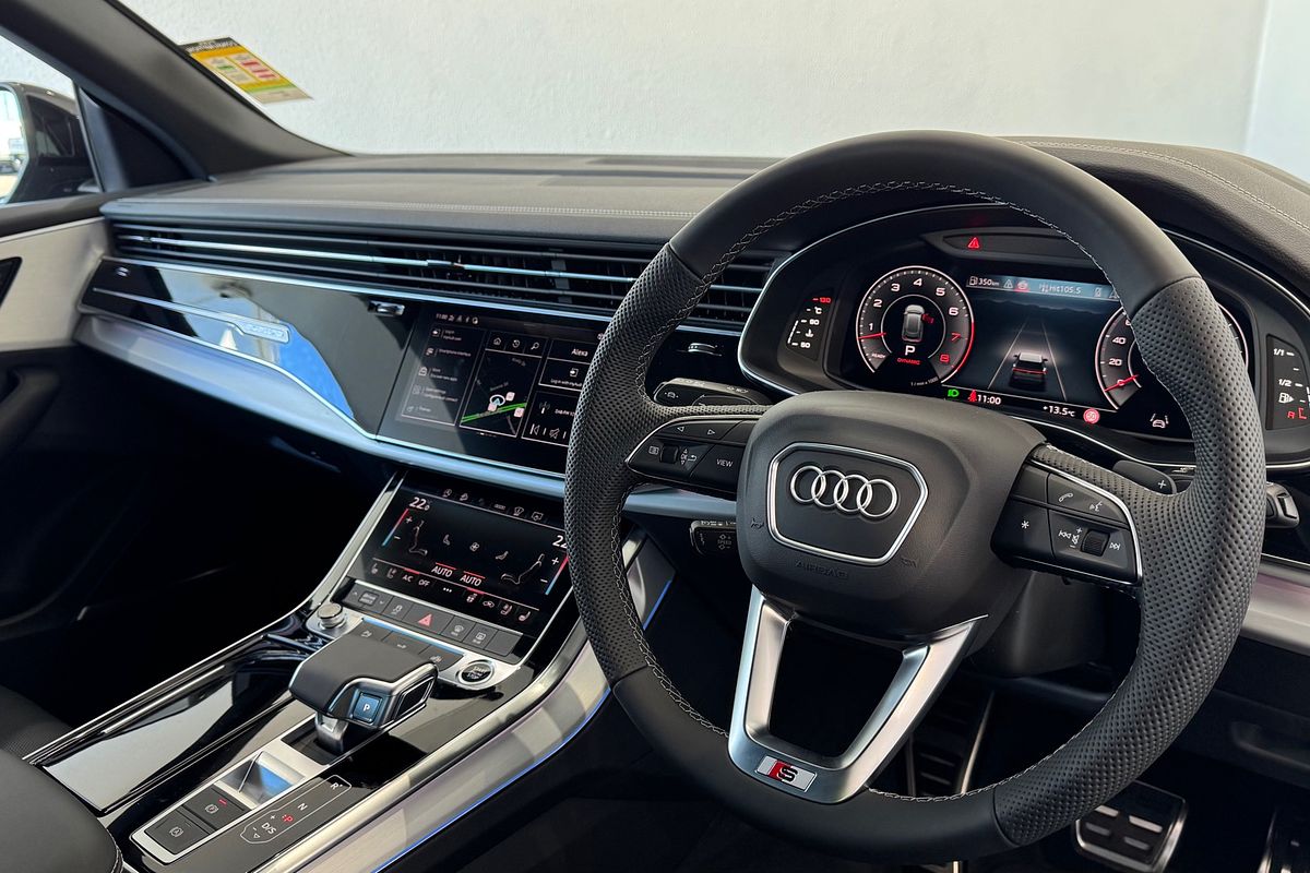 2025 Audi Q8 55 TFSI S line F1