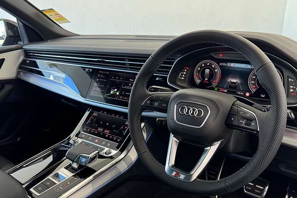 2025 Audi Q8 55 TFSI S line F1