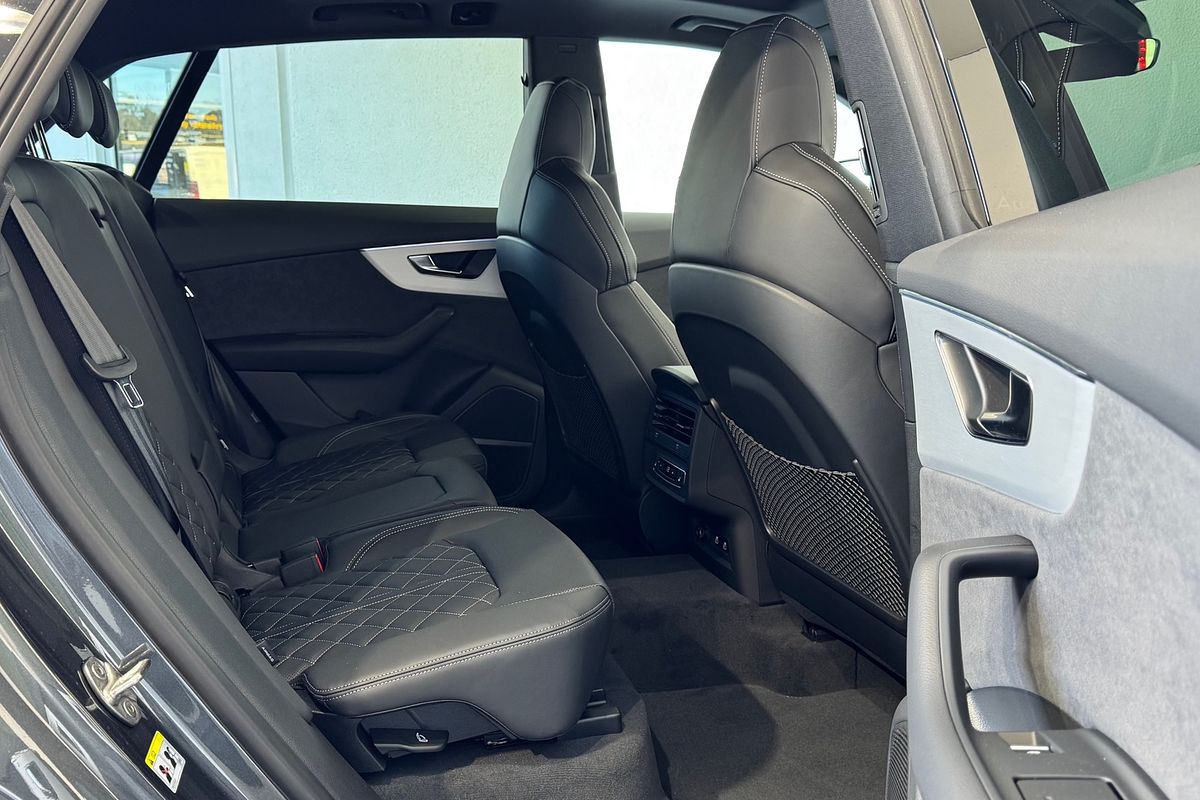 2025 Audi Q8 55 TFSI S line F1
