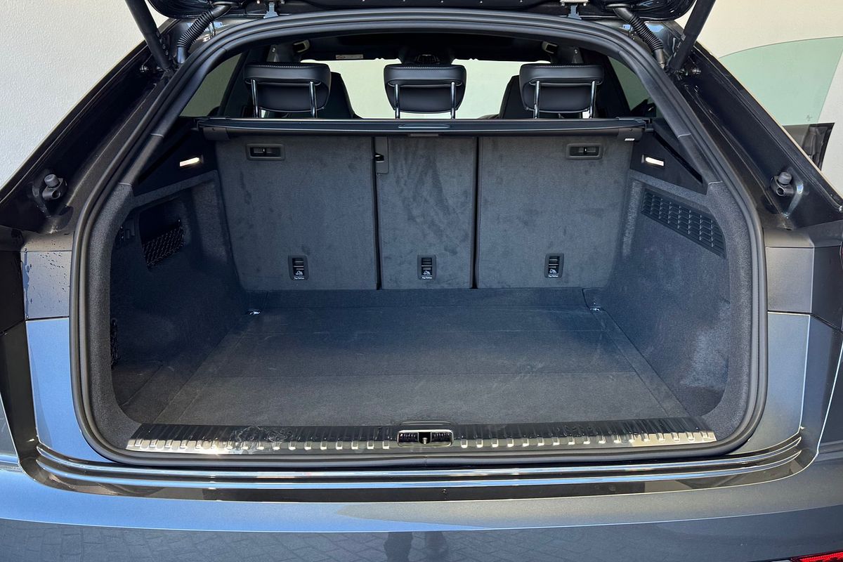 2025 Audi Q8 55 TFSI S line F1