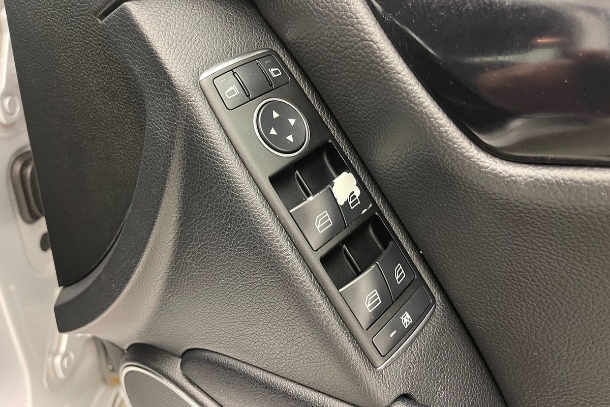2012 Mercedes-Benz C-Class C200 BlueEFFICIENCY W204