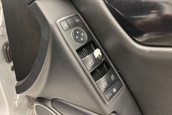 2012 Mercedes-Benz C-Class C200 BlueEFFICIENCY W204