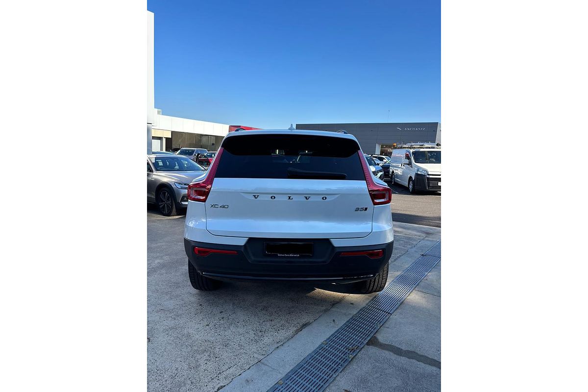 2023 Volvo XC40 Ultimate B5 Dark