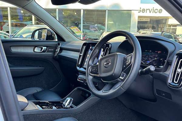 2023 Volvo XC40 Ultimate B5 Dark