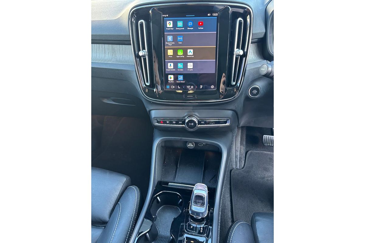 2023 Volvo XC40 Ultimate B5 Dark