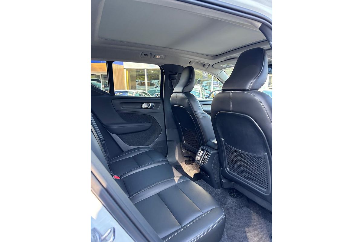 2023 Volvo XC40 Ultimate B5 Dark