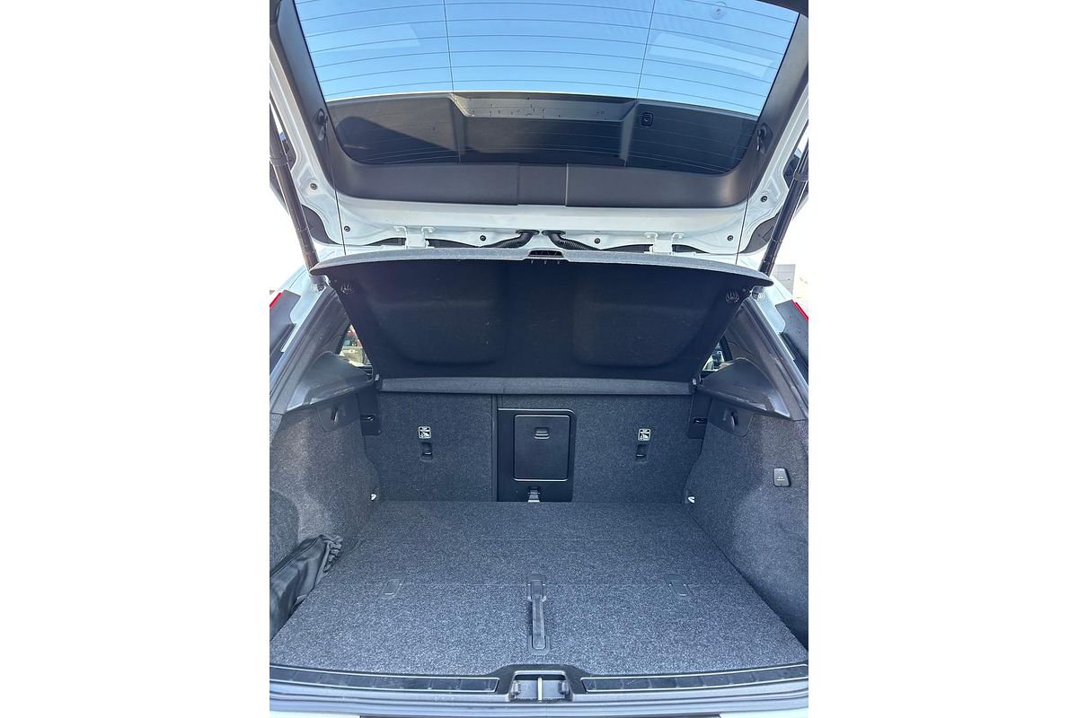 2023 Volvo XC40 Ultimate B5 Dark