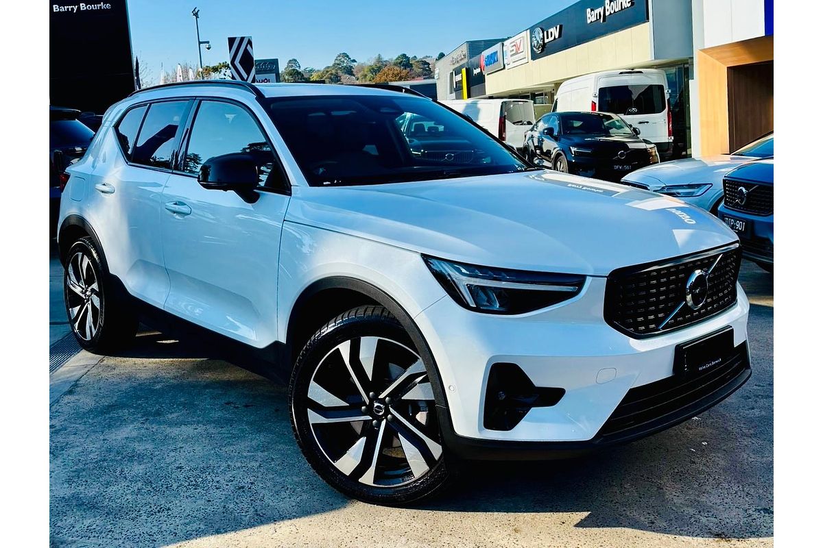 2023 Volvo XC40 Ultimate B5 Dark