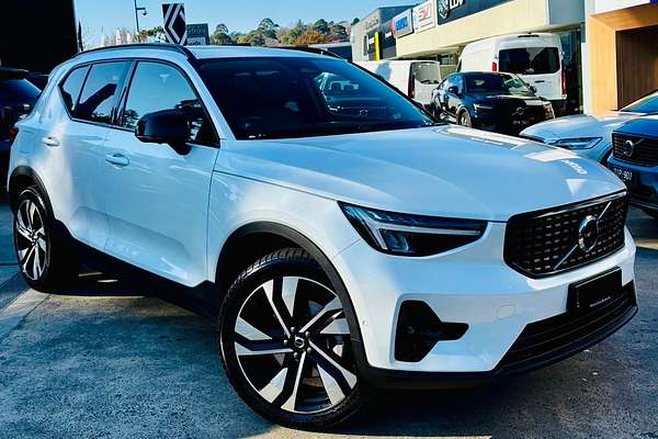 2023 Volvo XC40 Ultimate B5 Dark