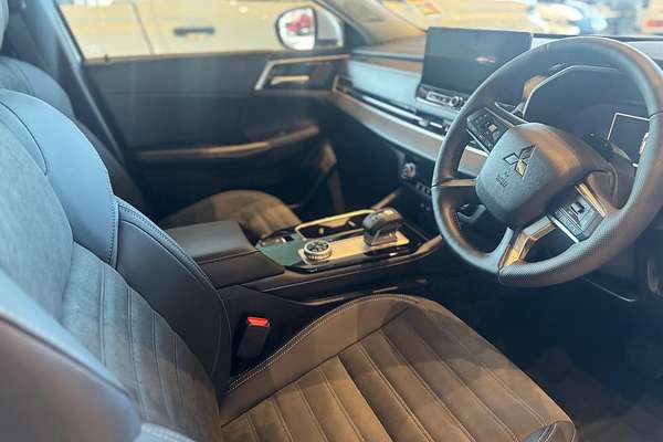 2025 Mitsubishi Outlander Aspire ZM