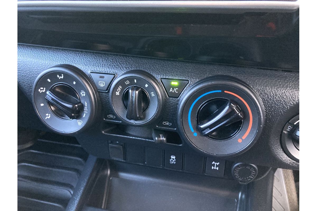 2017 Toyota Hilux SR GUN126R 4X4
