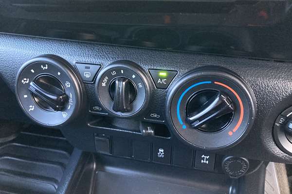 2017 Toyota Hilux SR GUN126R 4X4