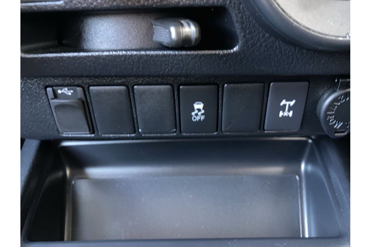 2017 Toyota Hilux SR GUN126R 4X4