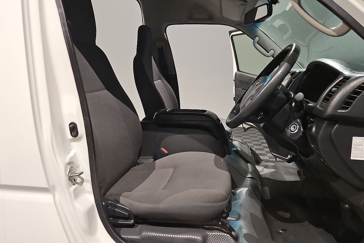 2018 Toyota Hiace Commuter KDH223R