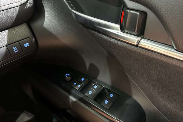 2020 Toyota Camry Ascent Sport AXVH70R
