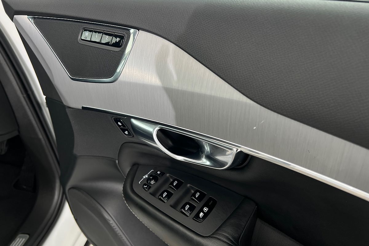 2020 Volvo XC90 D5 Momentum