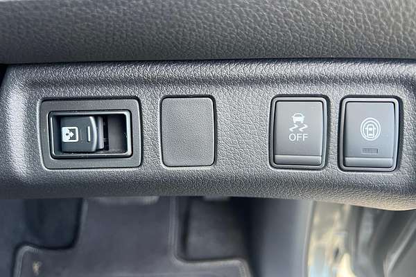 2025 Nissan Navara ST-X D23 4X4