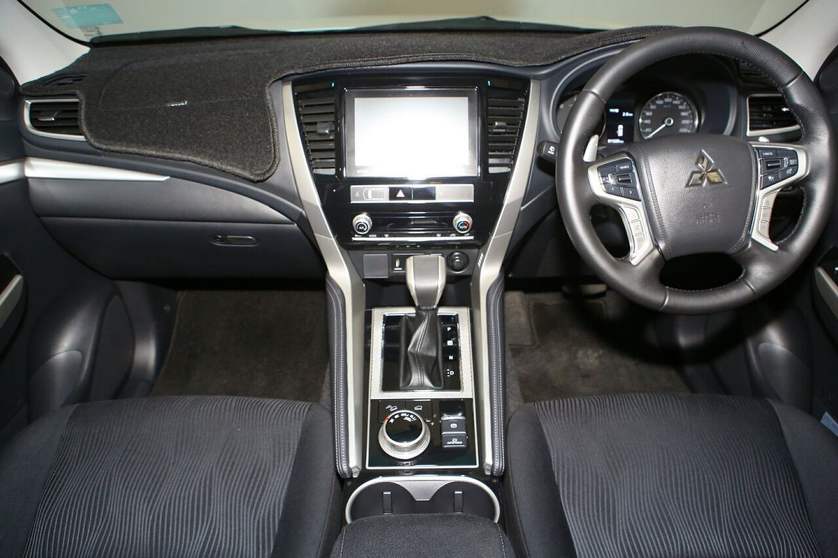 2024 Mitsubishi Pajero Sport GLX QF