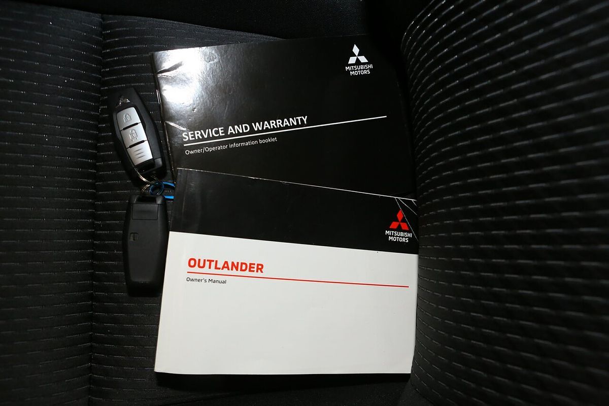 2022 Mitsubishi Outlander ES ZM