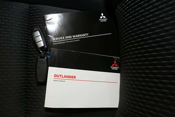 2022 Mitsubishi Outlander ES ZM