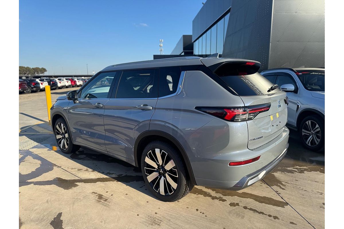 2025 Mitsubishi Outlander Exceed ZM