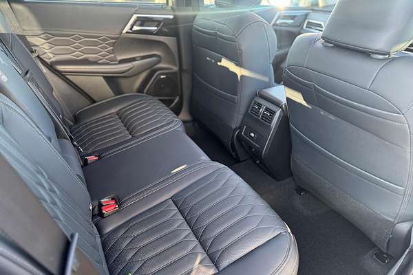 2025 Mitsubishi Outlander Exceed ZM