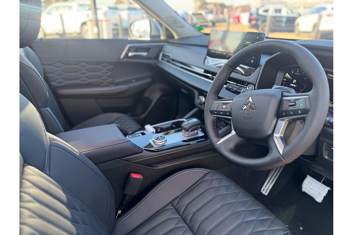 2025 Mitsubishi Outlander Exceed ZM