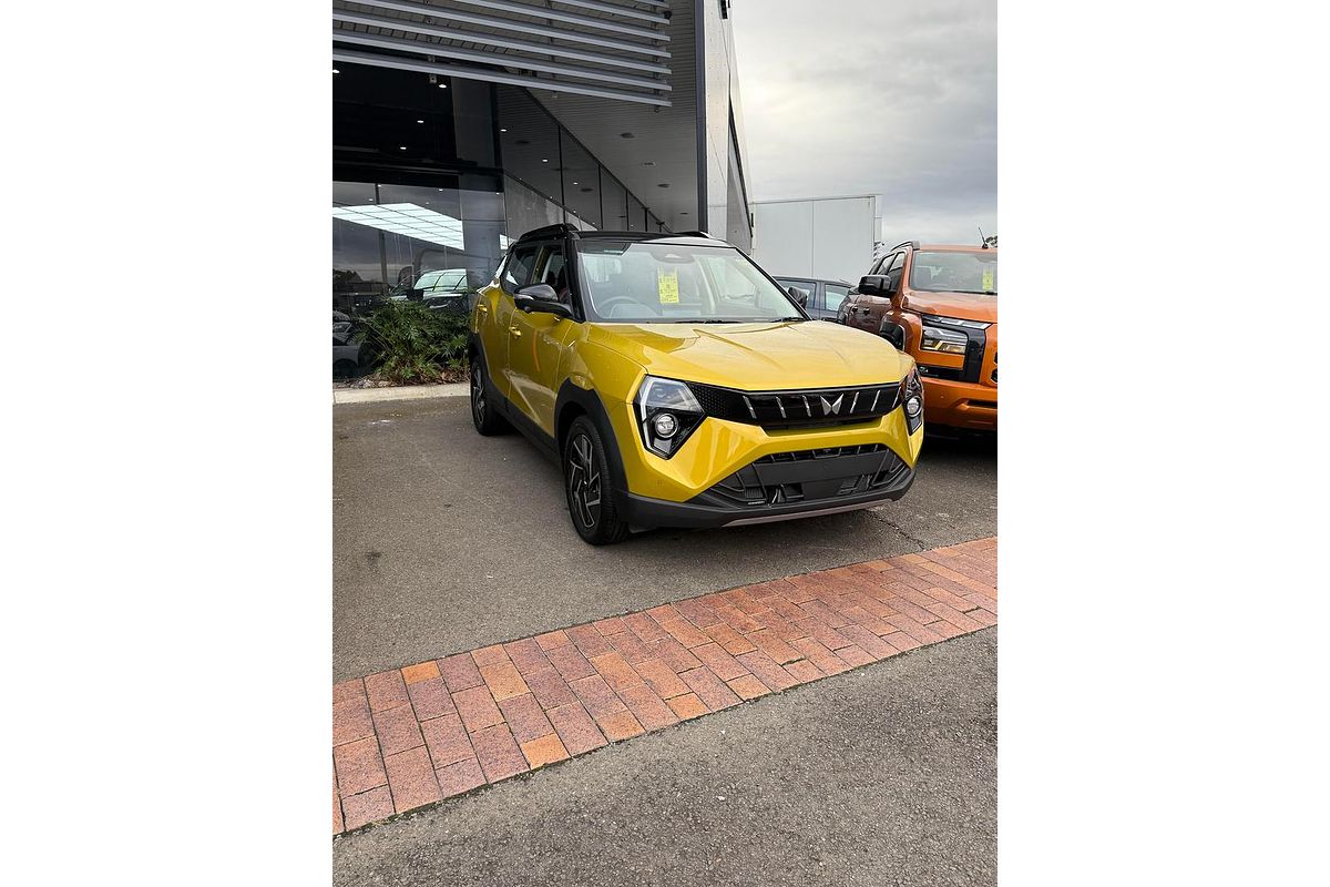 2025 Mahindra XUV3XO AX7L