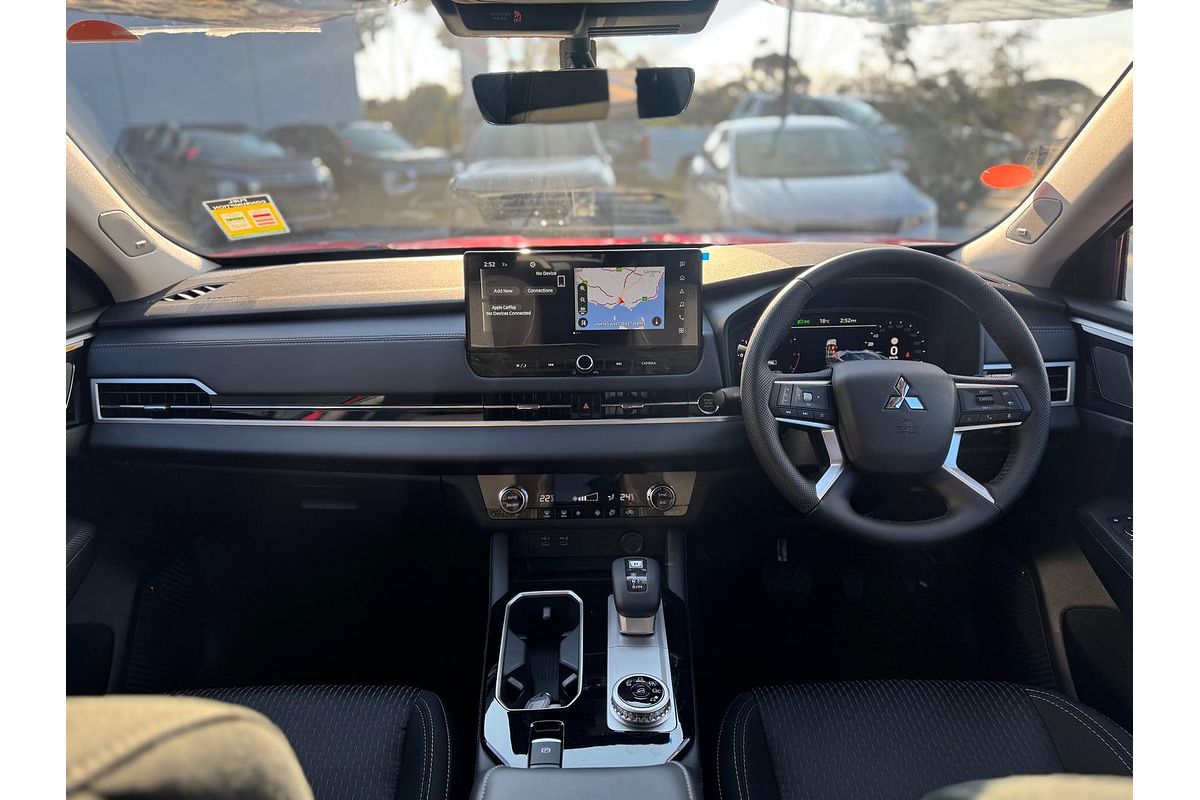 2025 Mitsubishi Outlander LS ZM