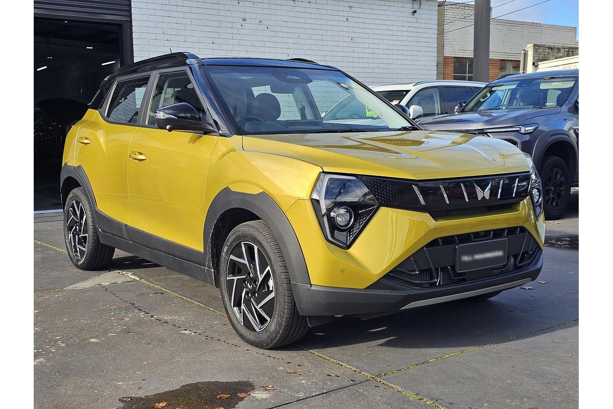 2025 Mahindra XUV3XO AX7L