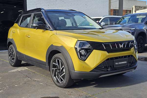 2025 Mahindra XUV3XO AX7L