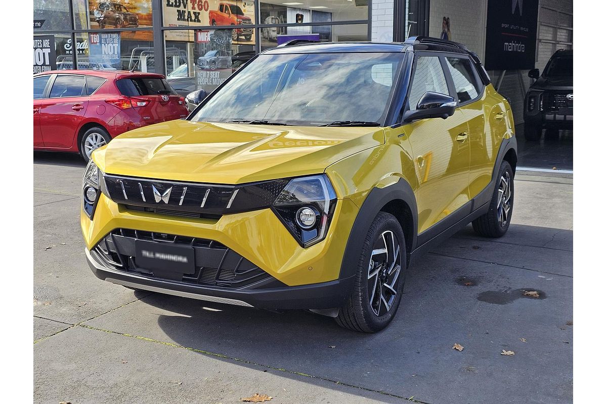 2025 Mahindra XUV3XO AX7L