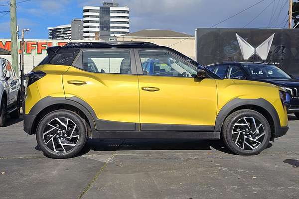 2025 Mahindra XUV3XO AX7L