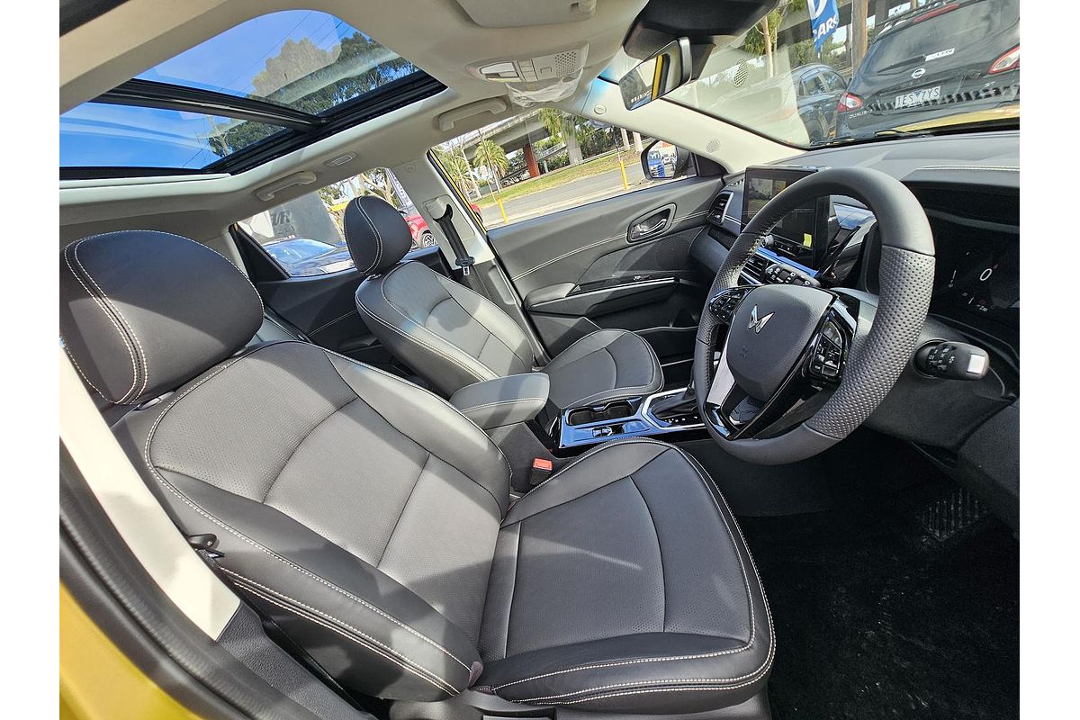 2025 Mahindra XUV3XO AX7L