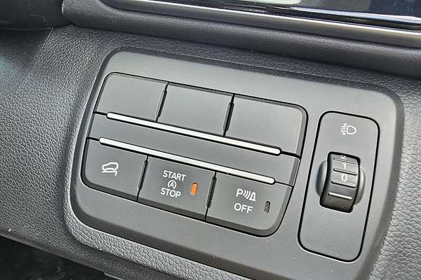 2025 Mahindra XUV3XO AX7L