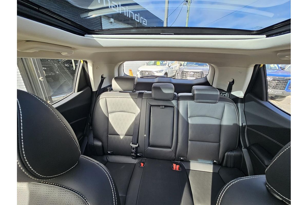2025 Mahindra XUV3XO AX7L