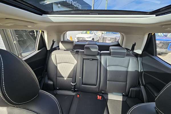 2025 Mahindra XUV3XO AX7L