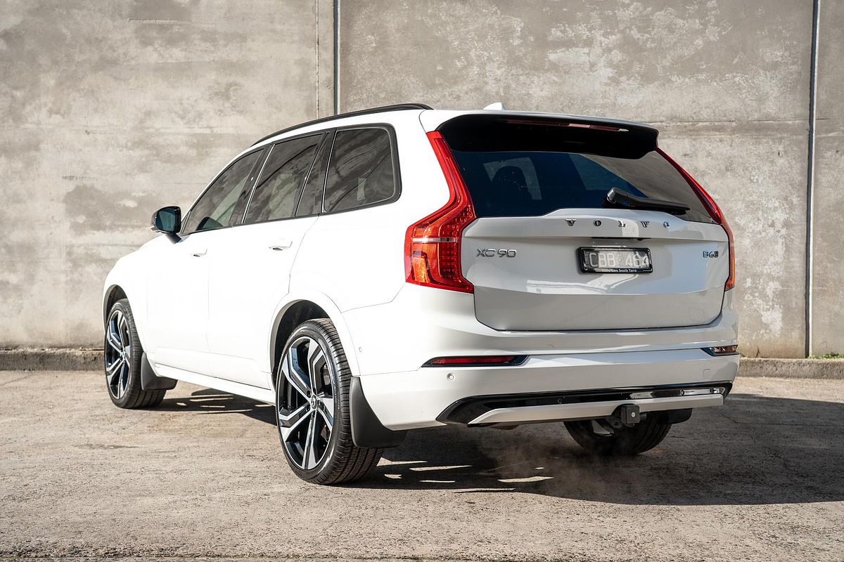 2022 Volvo XC90 B6 R-Design