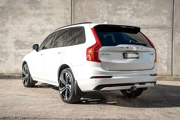 2022 Volvo XC90 B6 R-Design